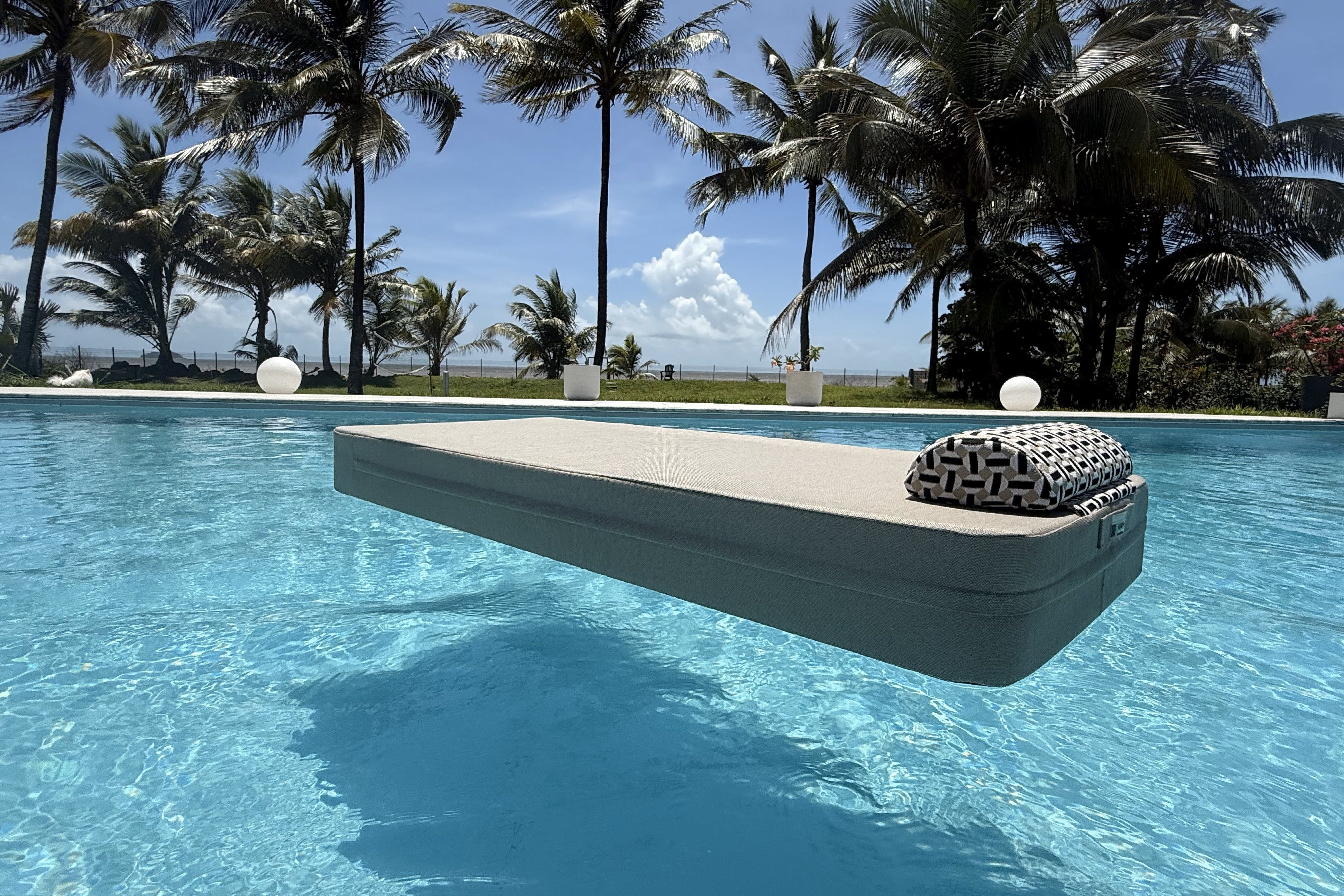 matelas-flottant-piscine-mer