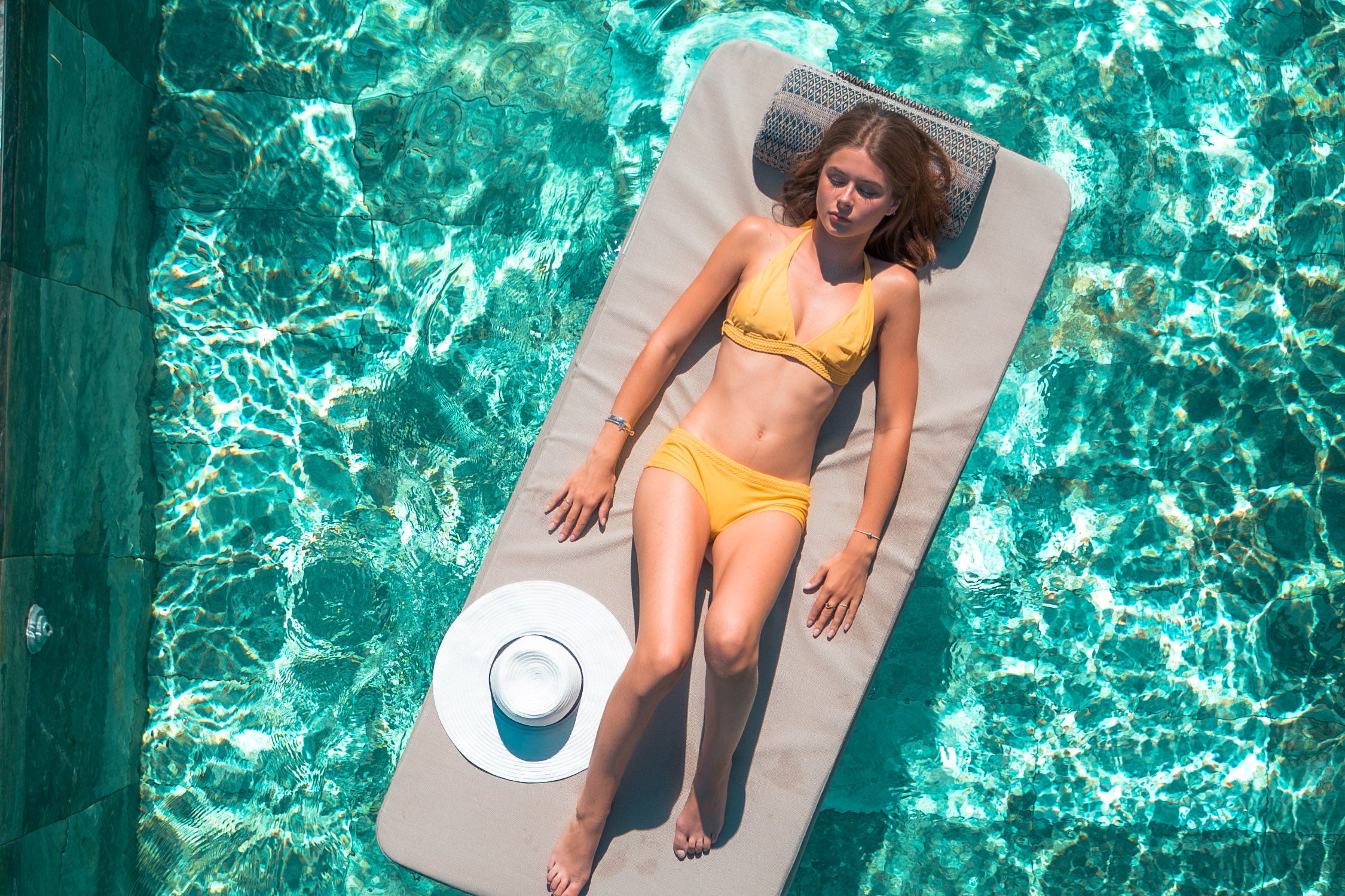 poolbed-flottant-piscine-luxe