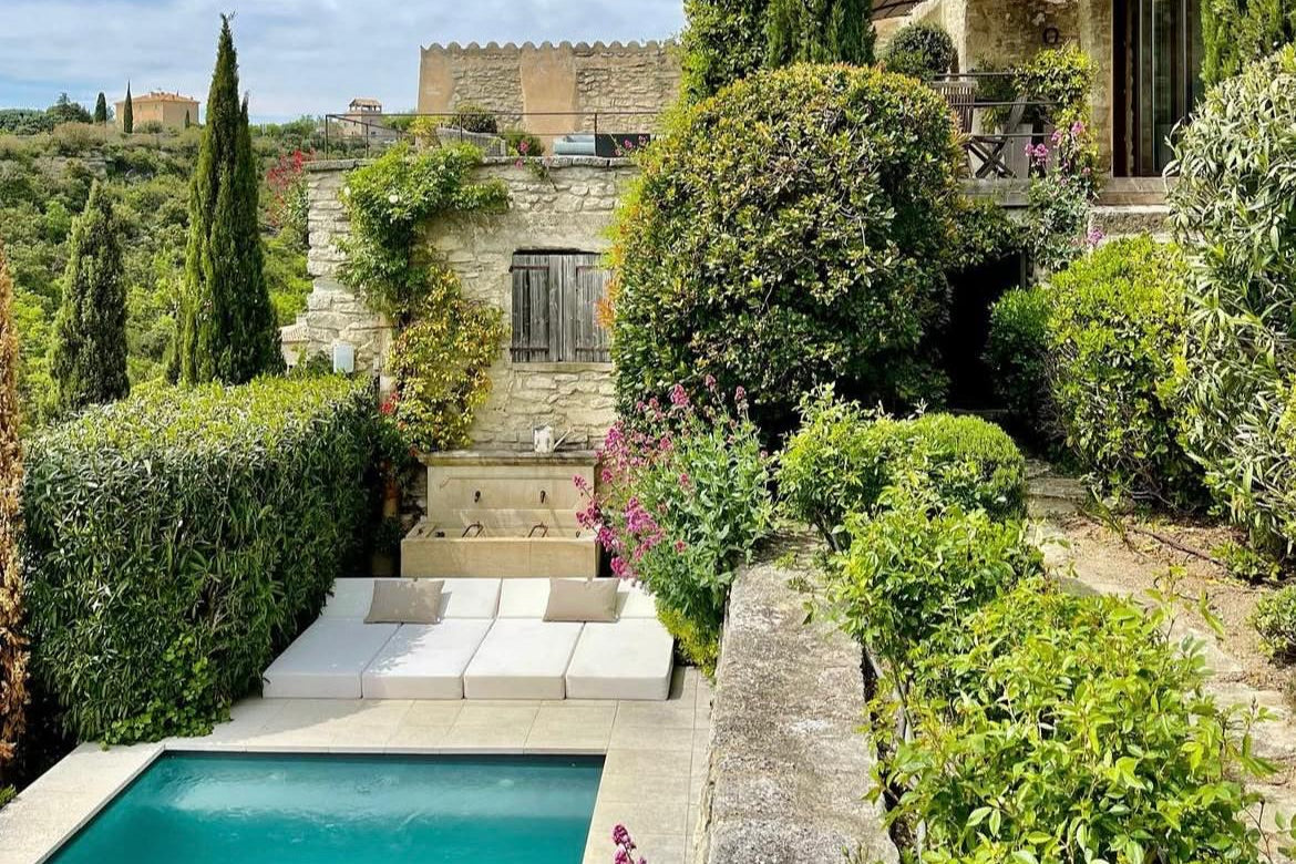 bed-de-piscine-luxe-qualite