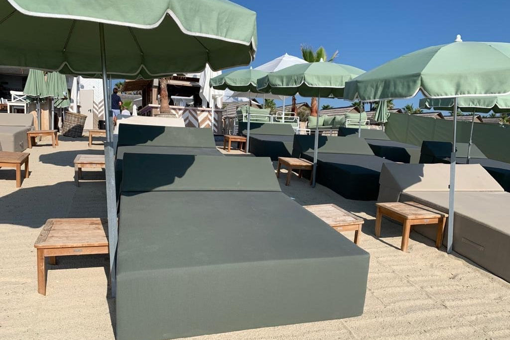 bain-de-soleil-kaki-plage-privee