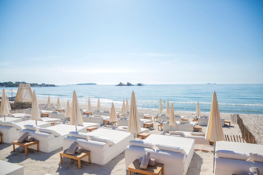 bain-de-soleil-plage-privee-hotellerie