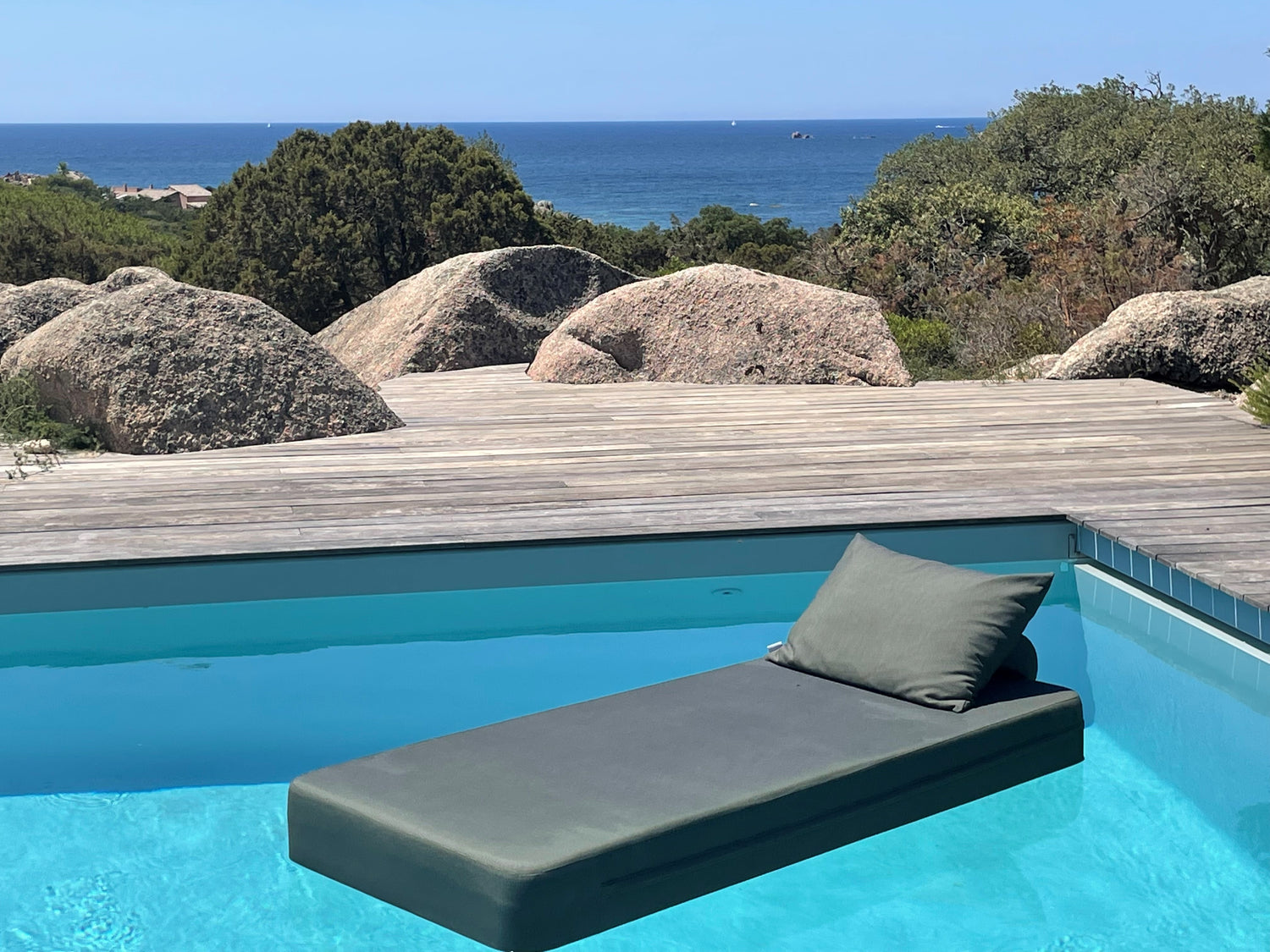 Nos matelas de piscine flottants COZIP