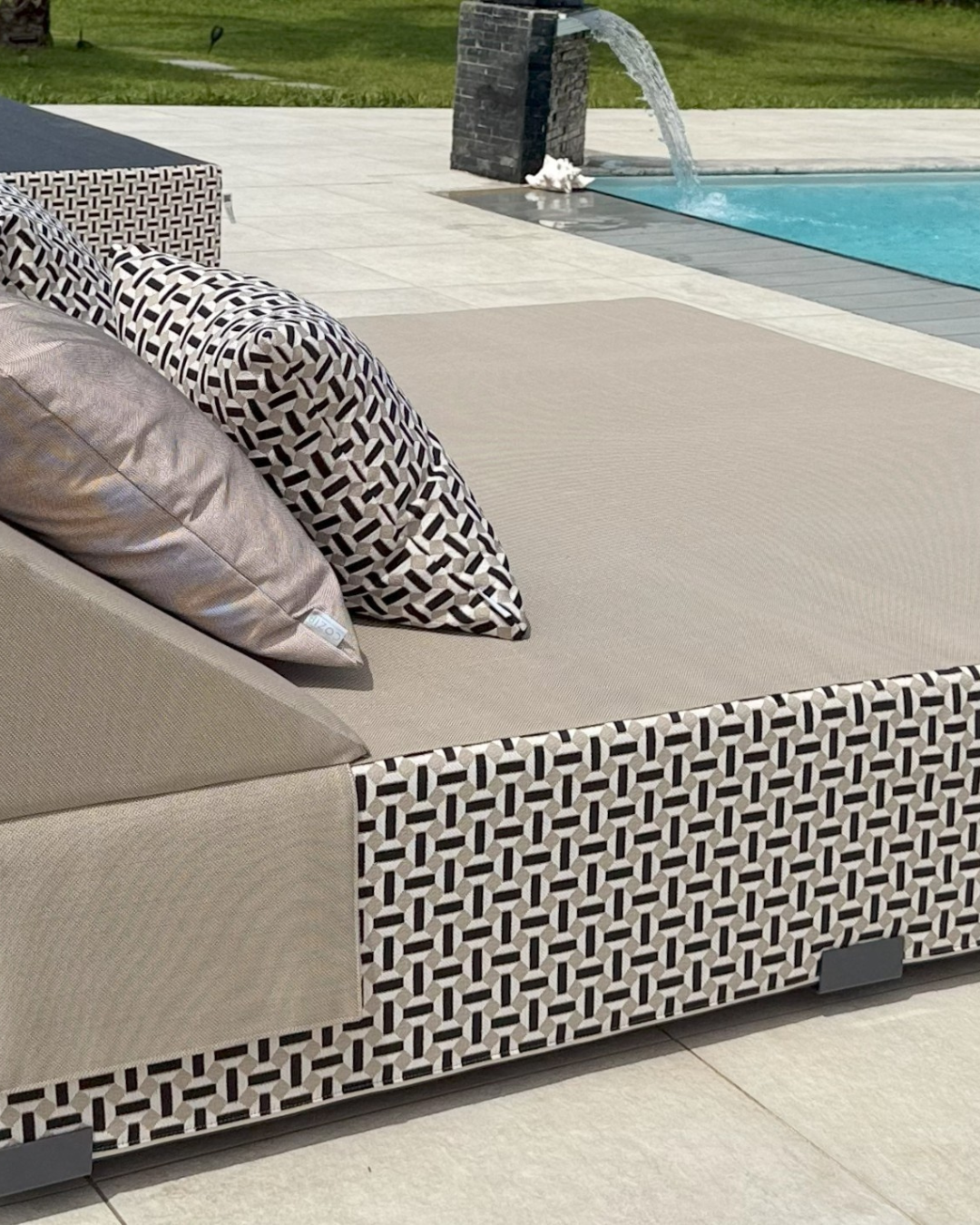 bed-de-piscine-sur-mesure