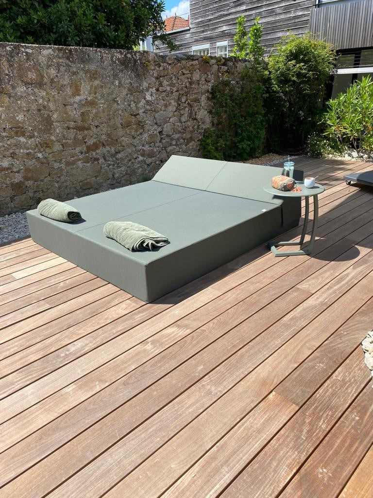 SUN PACK SQUARE COZIP | 1 Grand bed deux places 180x180x30cm + 1 Housse de protection + 3 piètements 180cm + 2 coussins 60x40cm