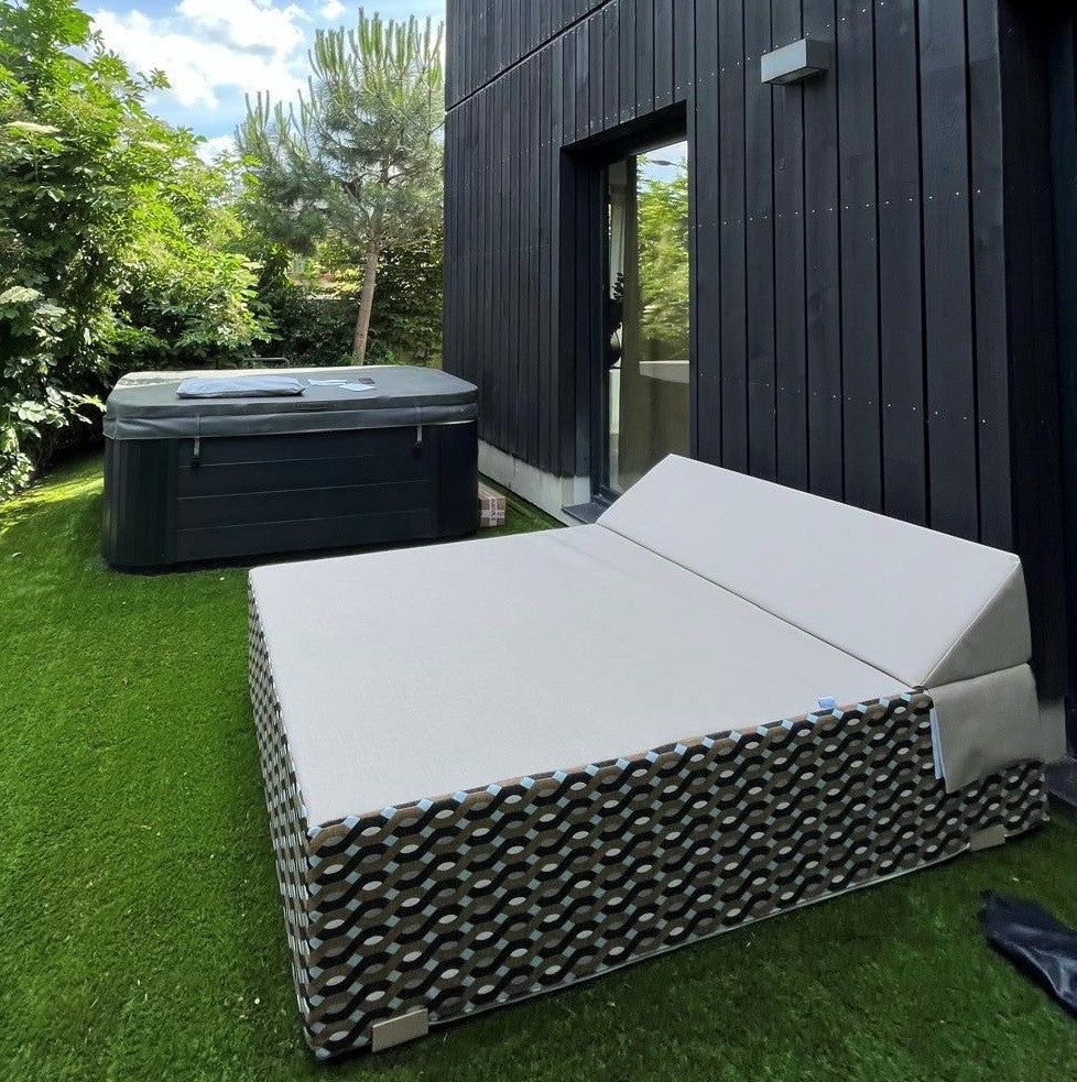 EVA | Beach Bed and Pool