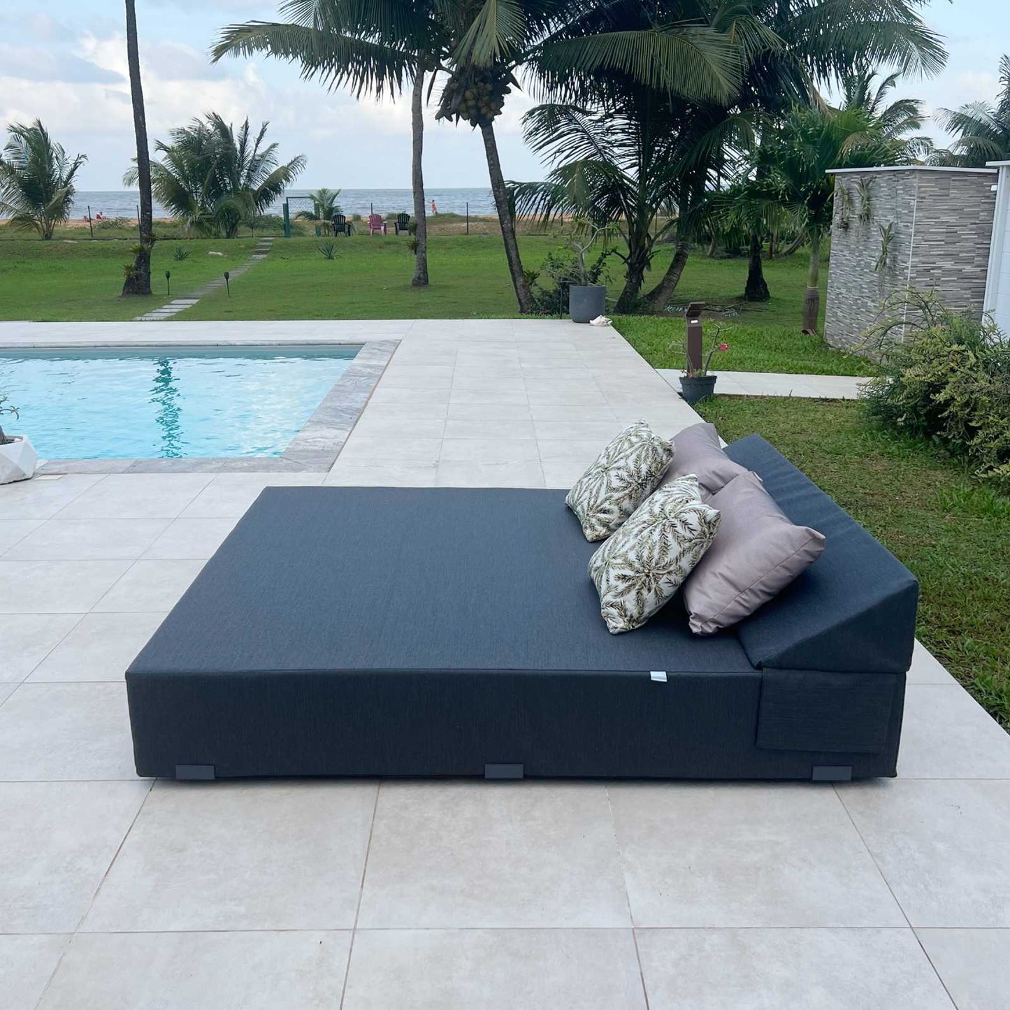 SUN PACK SQUARE COZIP | 1 Grand bed deux places 180x180x30cm + 1 Housse de protection + 3 piètements 180cm + 2 coussins 60x40cm