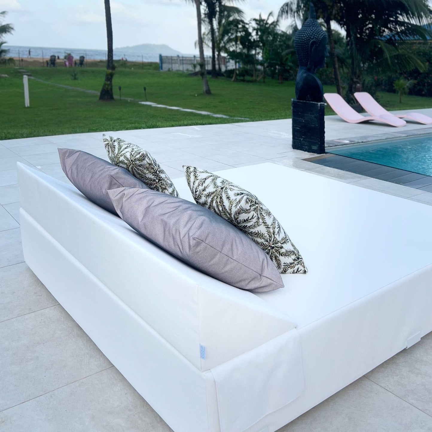 SUN PACK SQUARE COZIP | 1 Grand bed deux places 180x180x30cm + 1 Housse de protection + 3 piètements 180cm + 2 coussins 60x40cm
